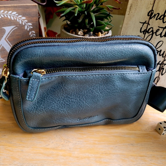 Unisex Crossbody Fanny Packs - Picture 6 of 16